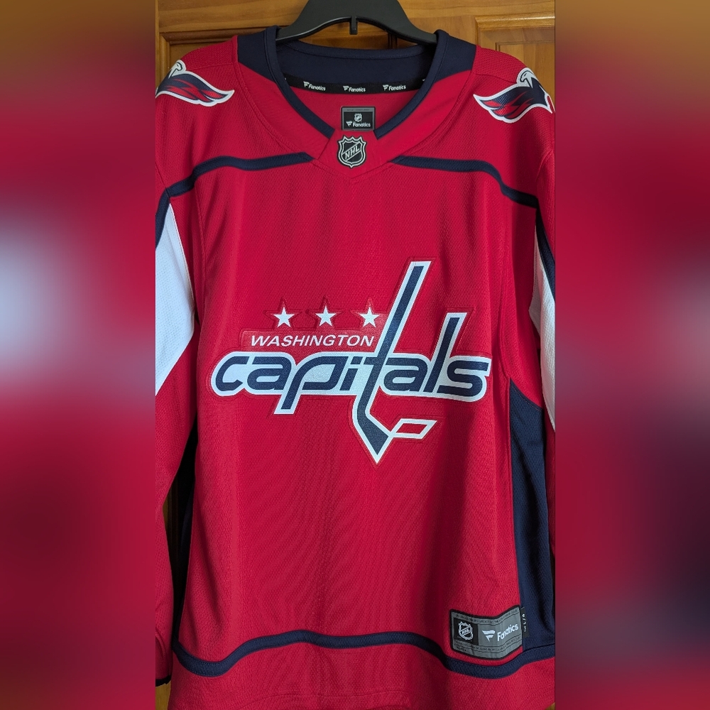 Washington Capitals Braden Holtby #70 Jersey - Picture 8 of 8